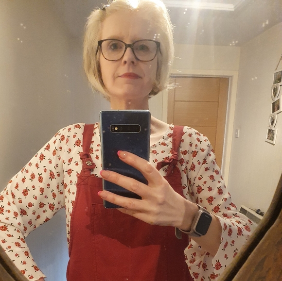 Meet your Posher, Debbie - Picture 2 of 2